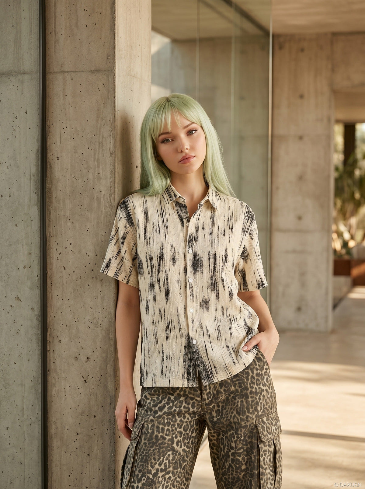 DAXUEN Short-sleeved button-up shirt with abstract print — model photo