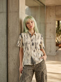 DAXUEN Short-sleeved button-up shirt with abstract print — model photo