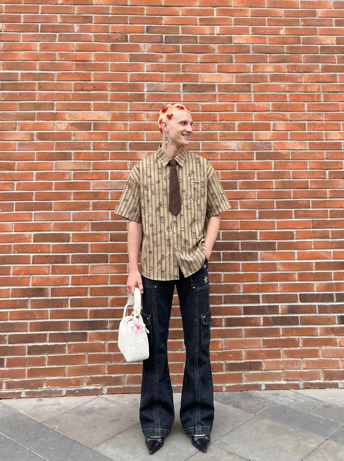 DAXUEN Short-sleeve button-up shirt with abstract graphics — model photo
