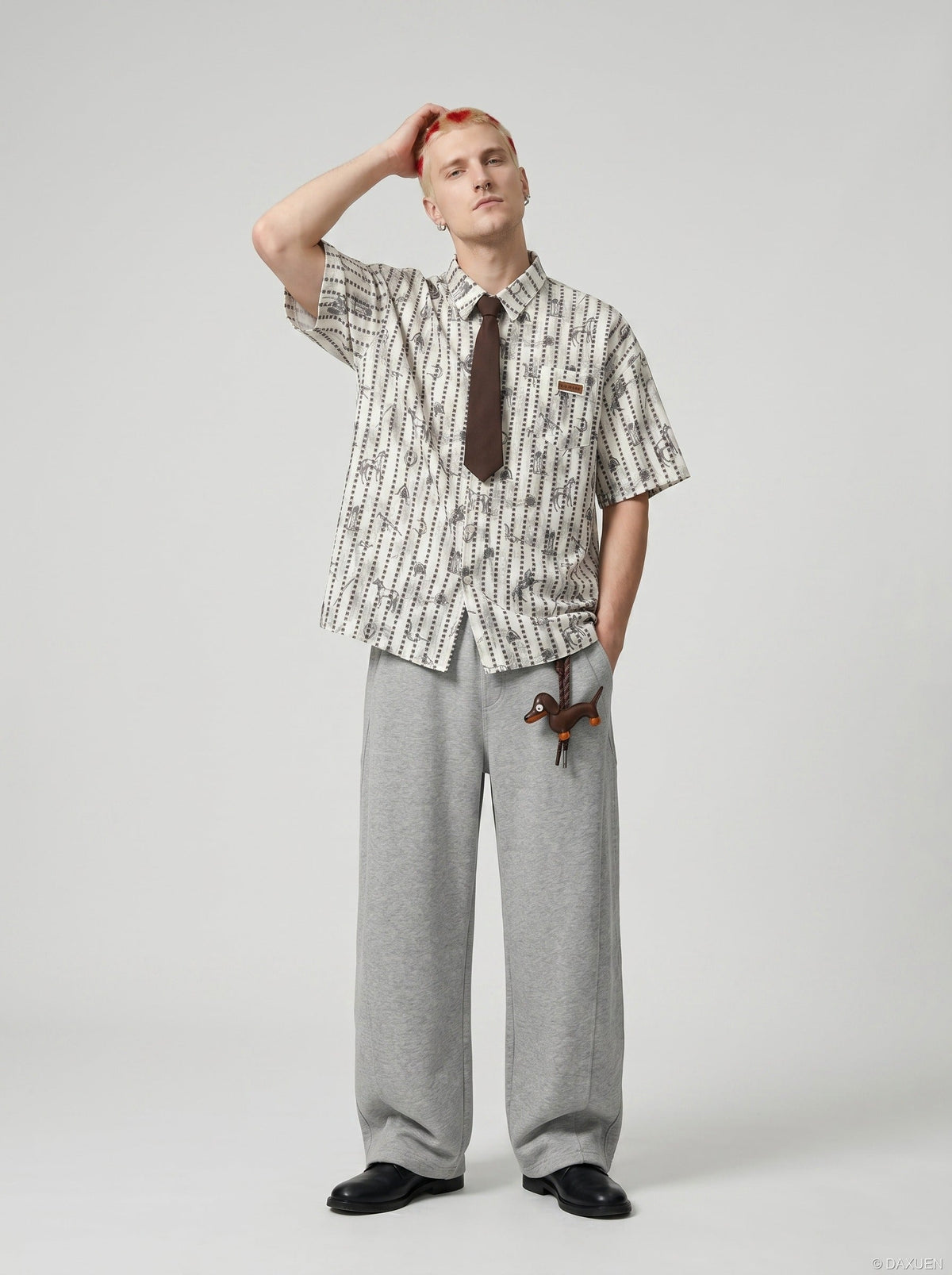 DAXUEN Short-sleeve button-up shirt with abstract graphics — model photo