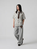 DAXUEN Short-sleeve button-up shirt with abstract graphics — model photo