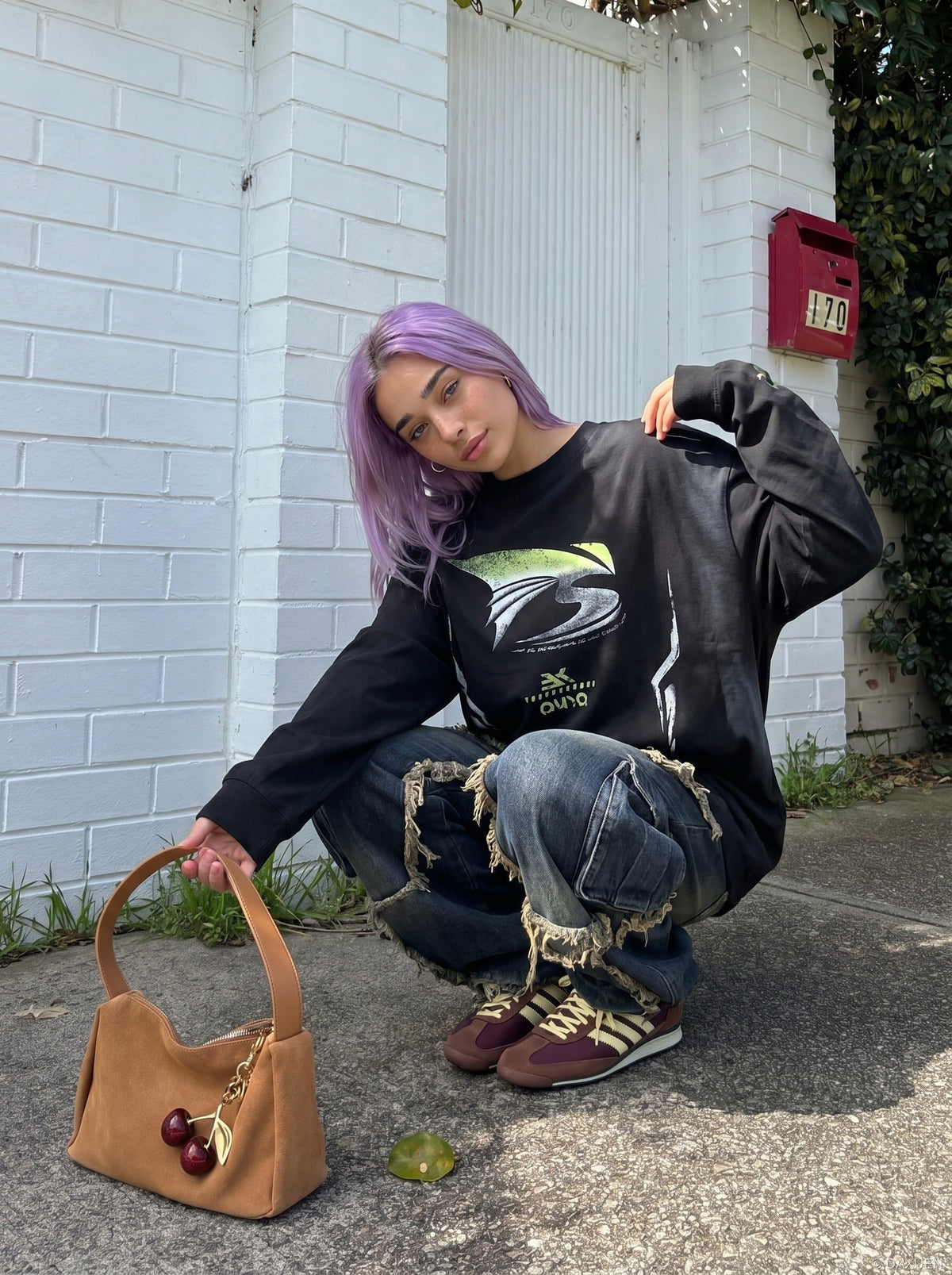 DAXUEN Abstract graphic long sleeve crew-neck top — model photo