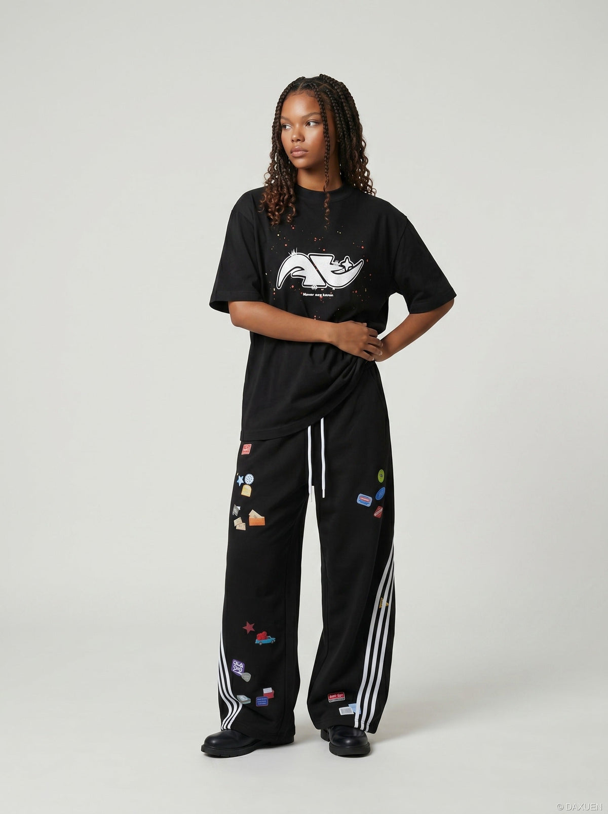 DAXUEN Abstract graphic paint splash short-sleeved T-shirt — model photo
