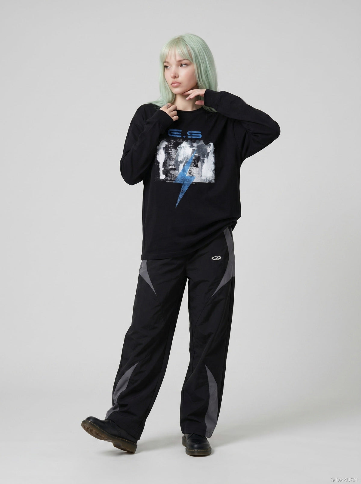 DAXUEN Abstract lightning graphic long sleeve crew neck t-shirt — model photo
