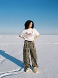 DAXUEN solid color oversized abstract motion graphic t-shirt — model photo