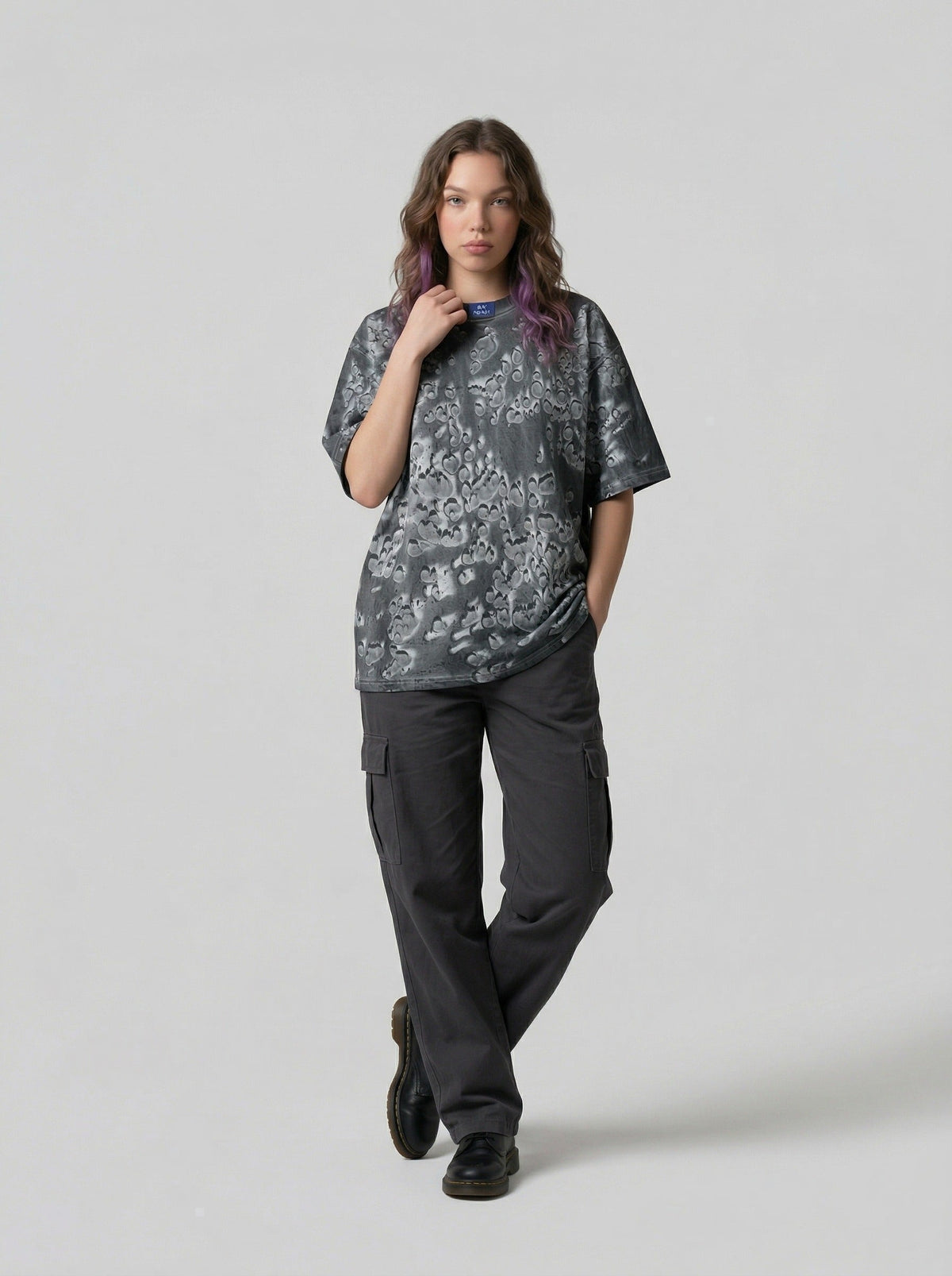 DAXUEN Oversized abstract print short-sleeve T-shirt — model photo