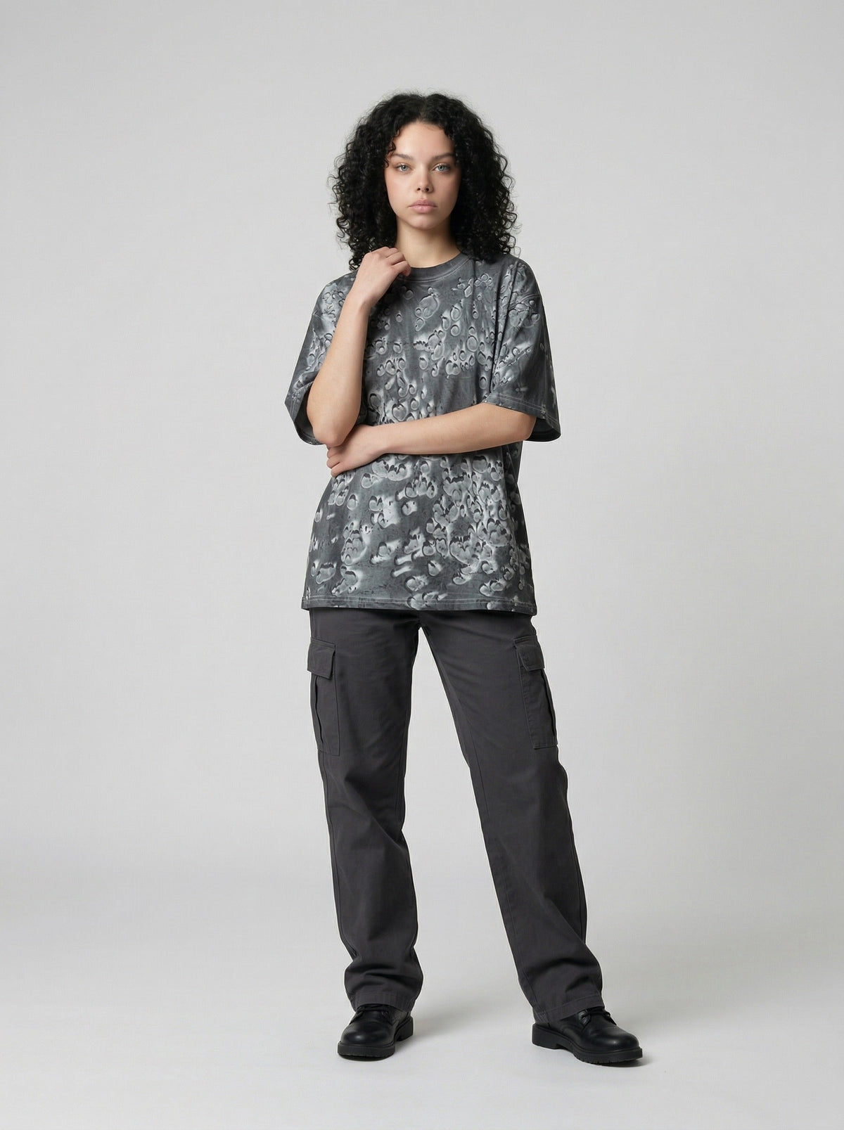 DAXUEN Oversized abstract print short-sleeve T-shirt — model photo