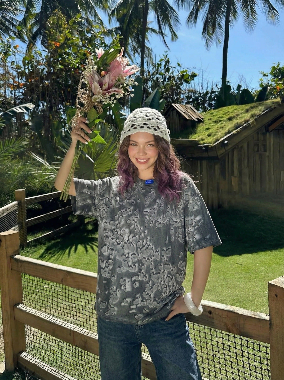 DAXUEN Oversized abstract print short-sleeve T-shirt — model photo