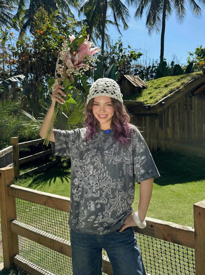 DAXUEN Oversized abstract print short-sleeve T-shirt — model photo