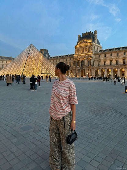 DAXUEN Loose-fit short-sleeved t-shirt with abstract stripes — model photo