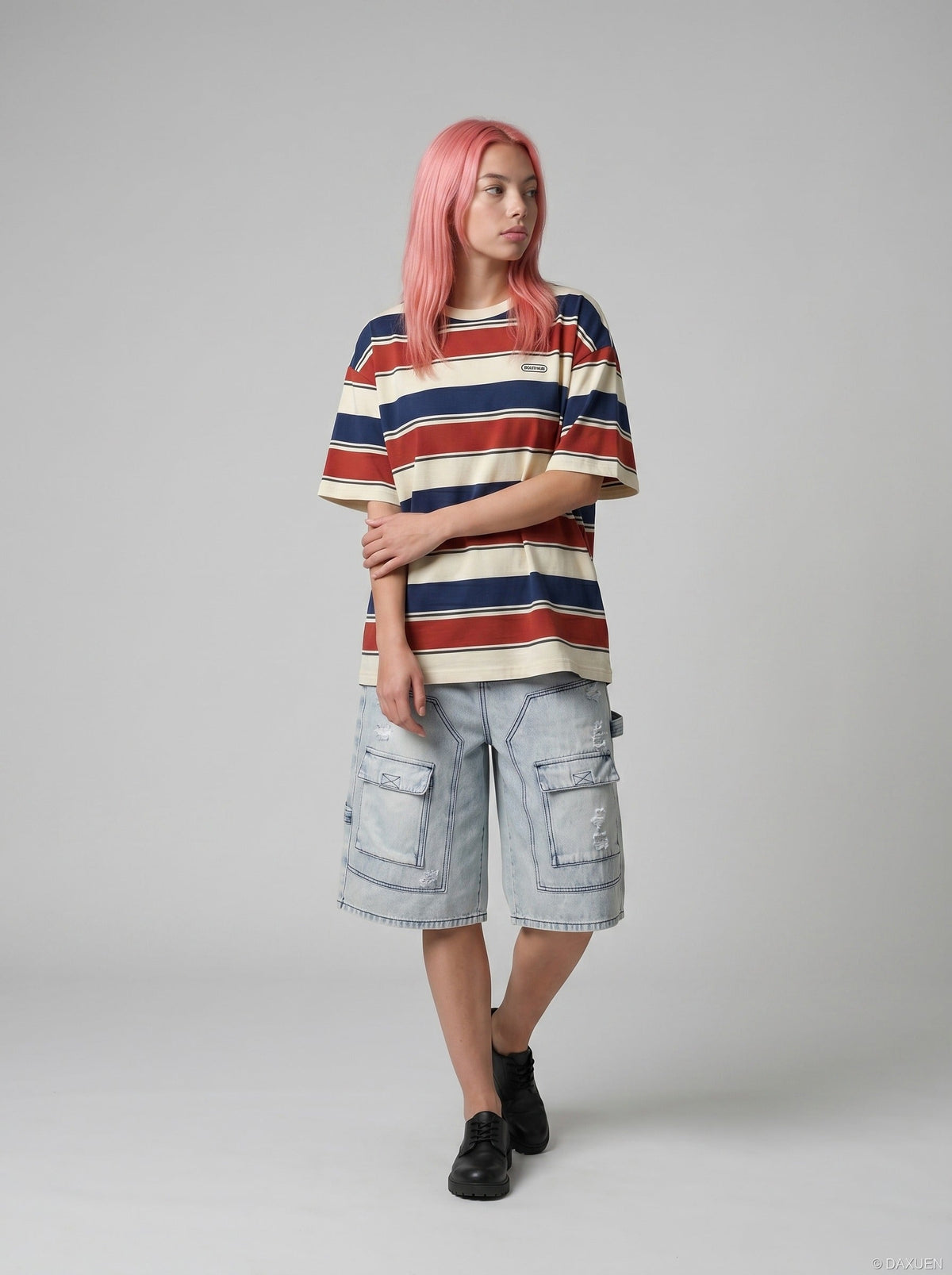 DAXUEN Men's loose-fit wide-leg acid-washed cargo shorts — model photo