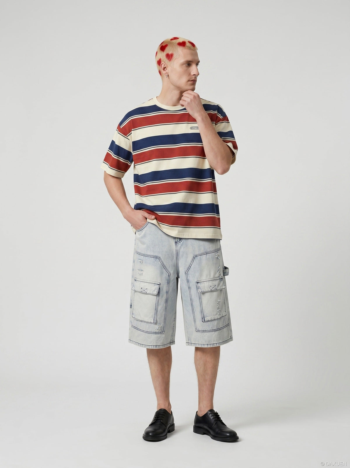 DAXUEN Men's loose-fit wide-leg acid-washed cargo shorts — model photo