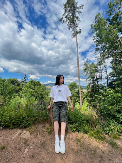 DAXUEN Embroidered short-sleeved t-shirt with relaxed fit — model photo
