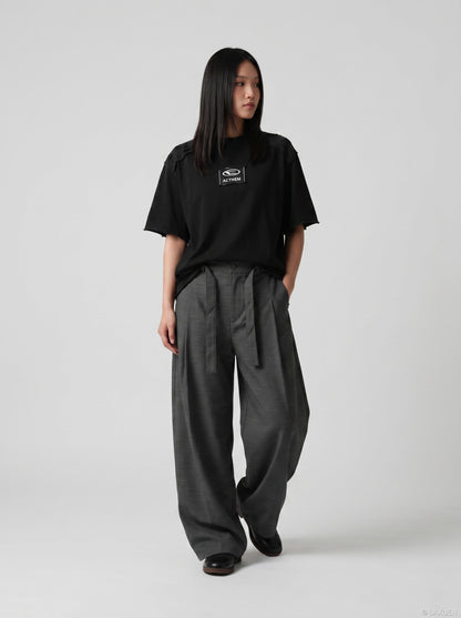 DAXUEN Embroidered short-sleeved t-shirt with relaxed fit — model photo