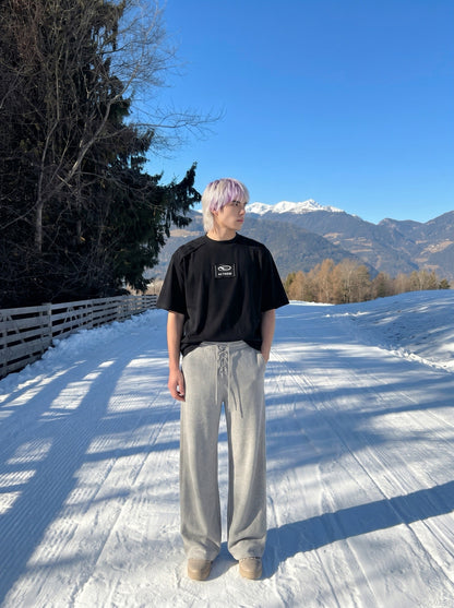 DAXUEN Embroidered short-sleeved t-shirt with relaxed fit — model photo