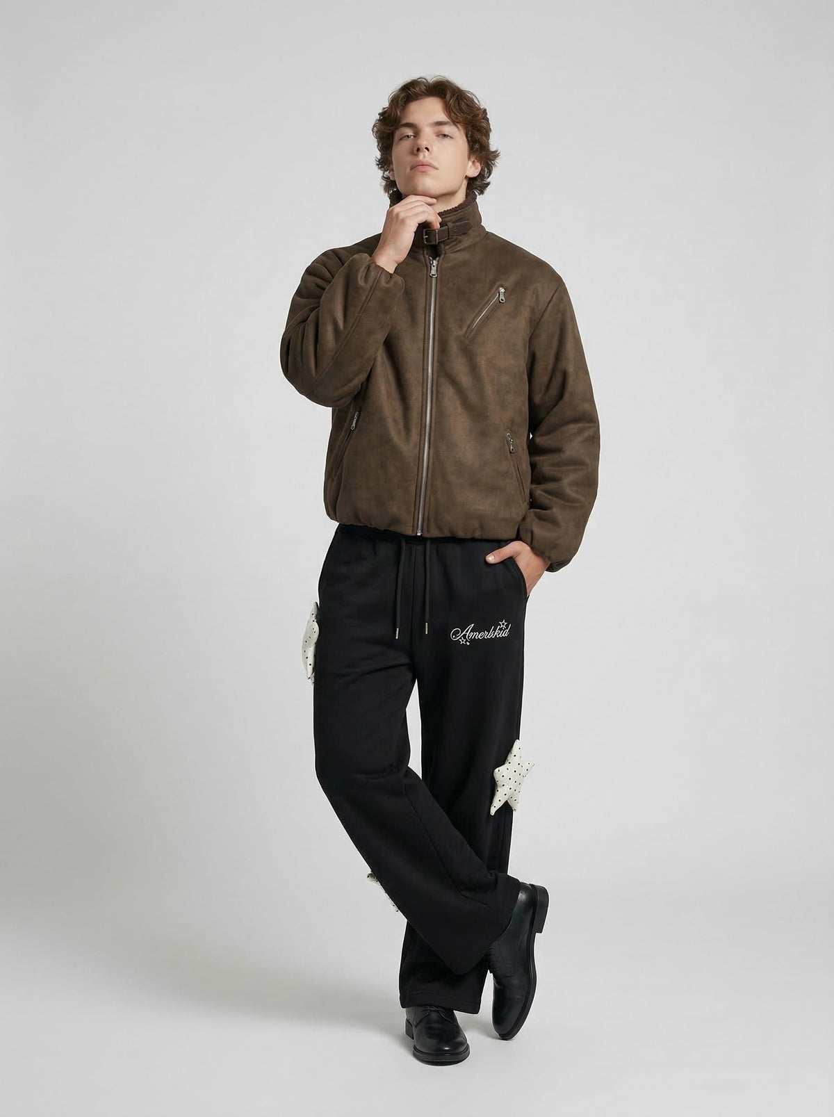 DAXUEN Wide-leg sweatpants with star decorations — model photo