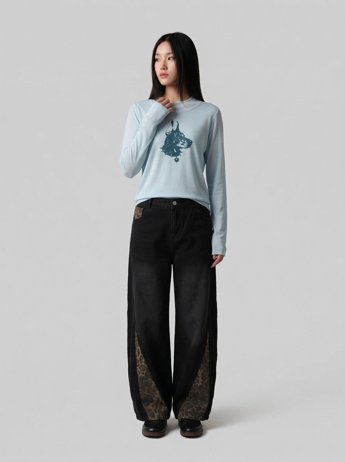 DAXUEN Long-sleeved tee with doberman graphic — model photo