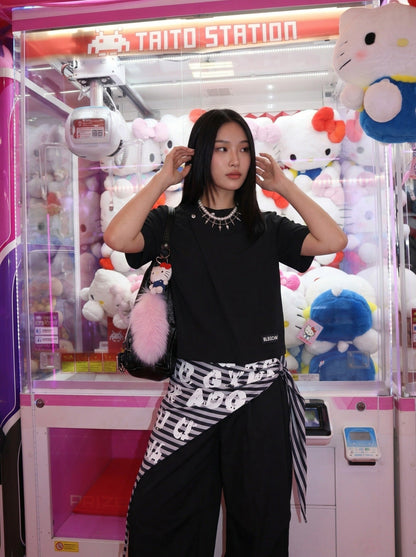 DAXUEN Asymmetrical snap button short-sleeved T-shirt — model photo