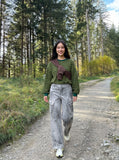 DAXUEN High-waisted wide-leg cargo pants with acid-wash effect — model photo