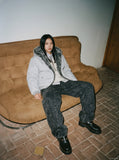 DAXUEN Men's baggy acid-wash denim jeans — model photo