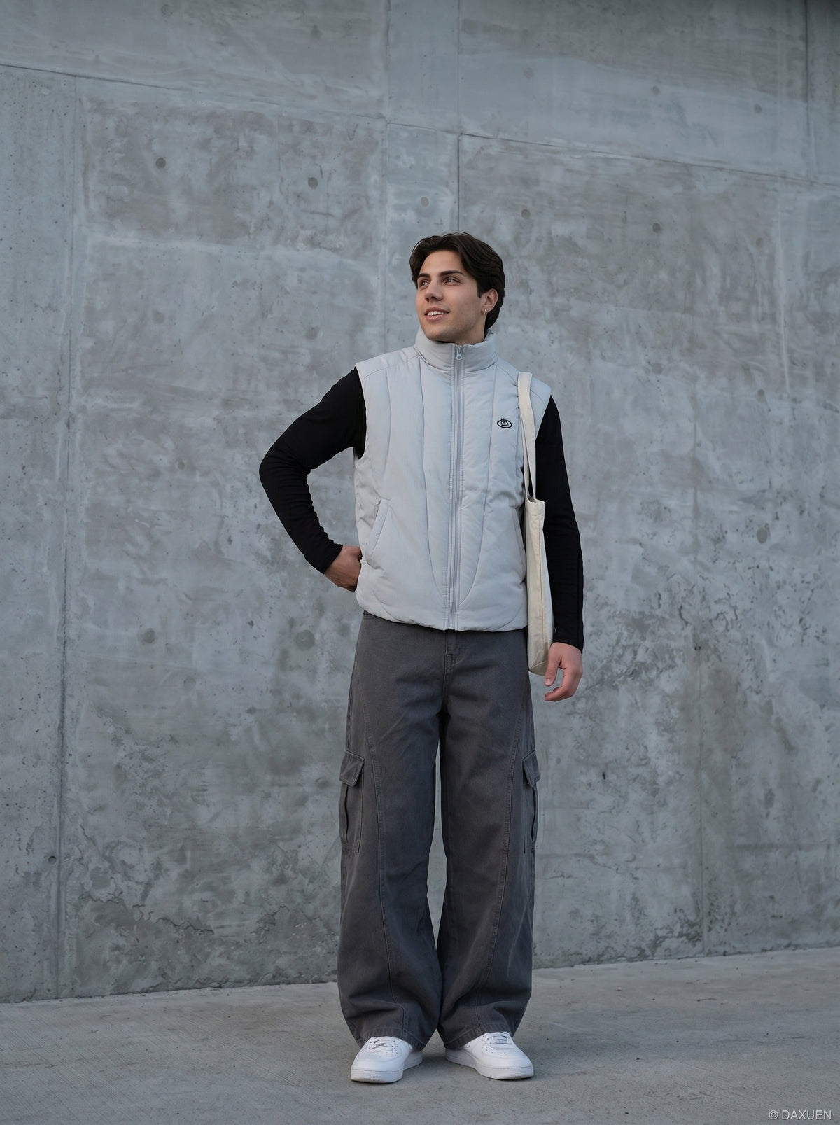 DAXUEN Loose-fitting wide-leg cargo pants — model photo