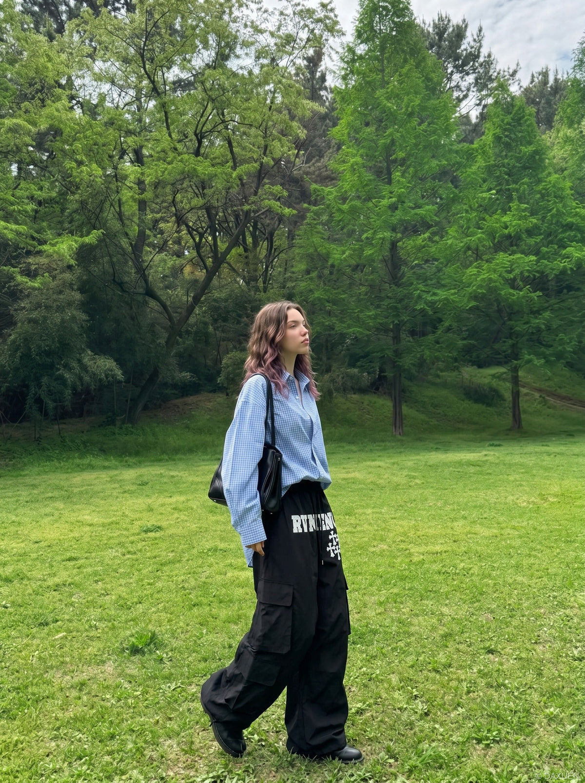 DAXUEN Wide-leg cargo pants with graphic print — model photo