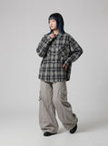 DAXUEN Baggy cargo pants with large pockets and zippers — model photo