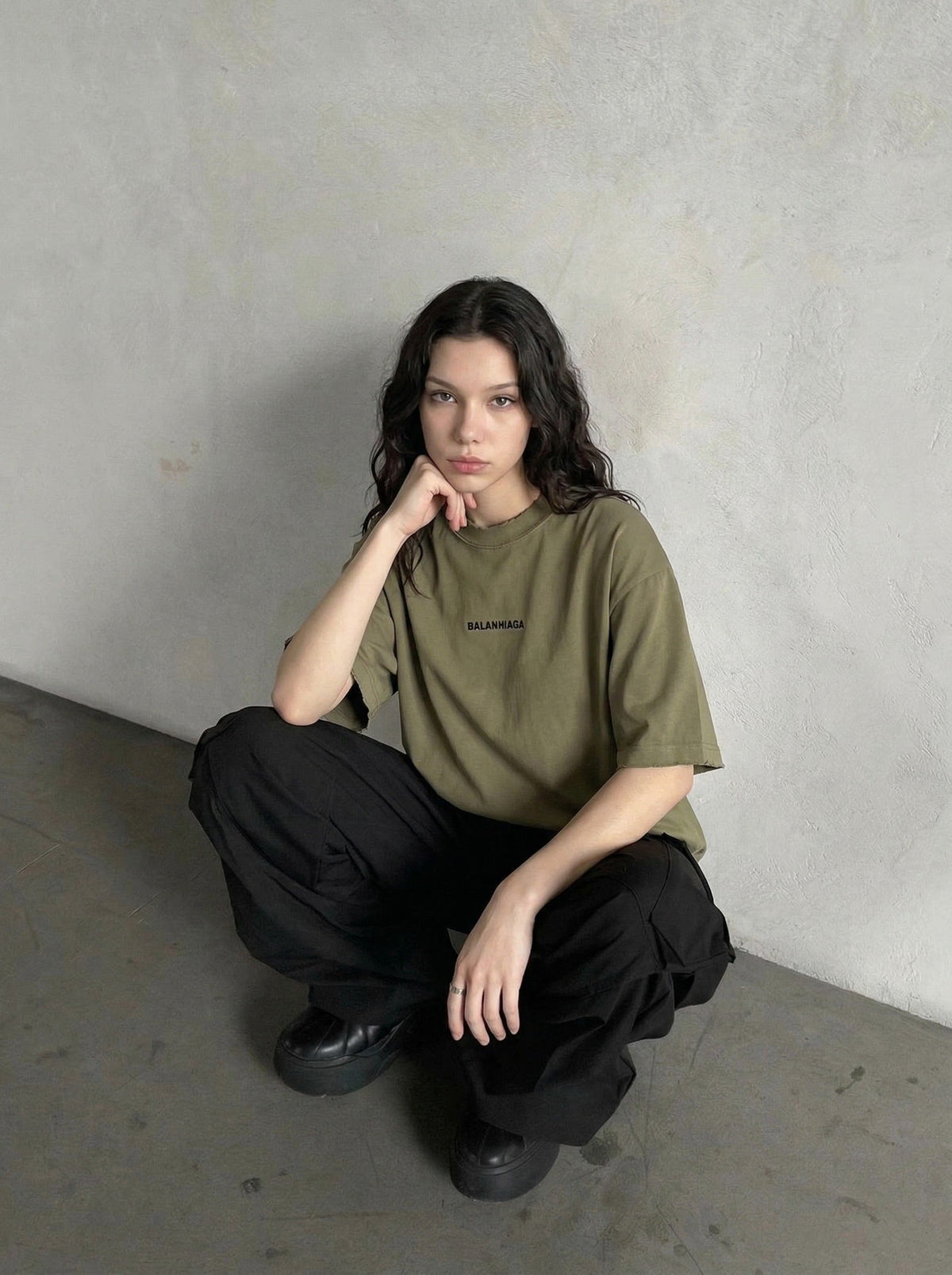 DAXUEN Oversized t-shirt with BALANHIAGA embroidery — model photo