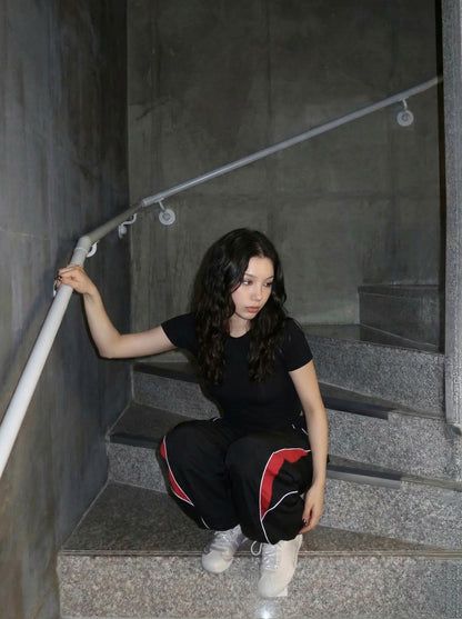 DAXUEN Wide-leg loose-fitting track pants with drawstring — model photo