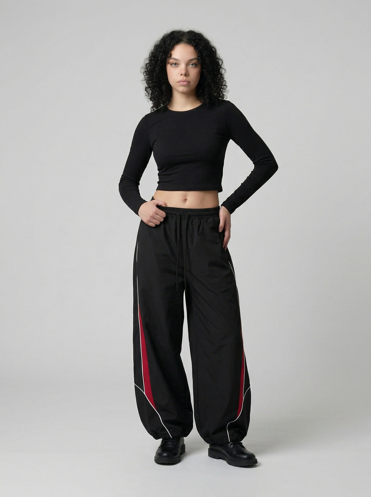 DAXUEN Wide-leg loose-fitting track pants with drawstring — model photo