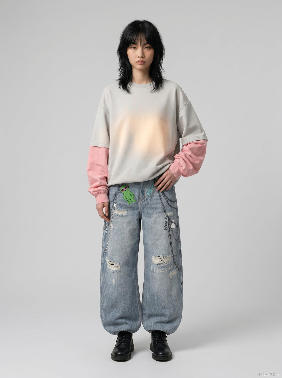 DAXUEN Baggy wide-leg denim jeans with graphic prints — model photo