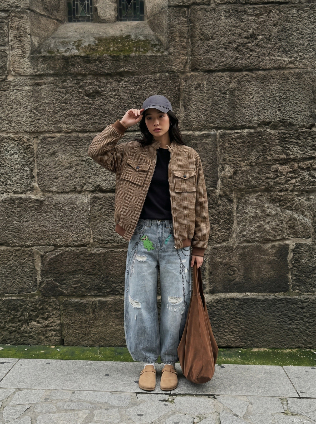 DAXUEN Baggy wide-leg denim jeans with graphic prints — model photo