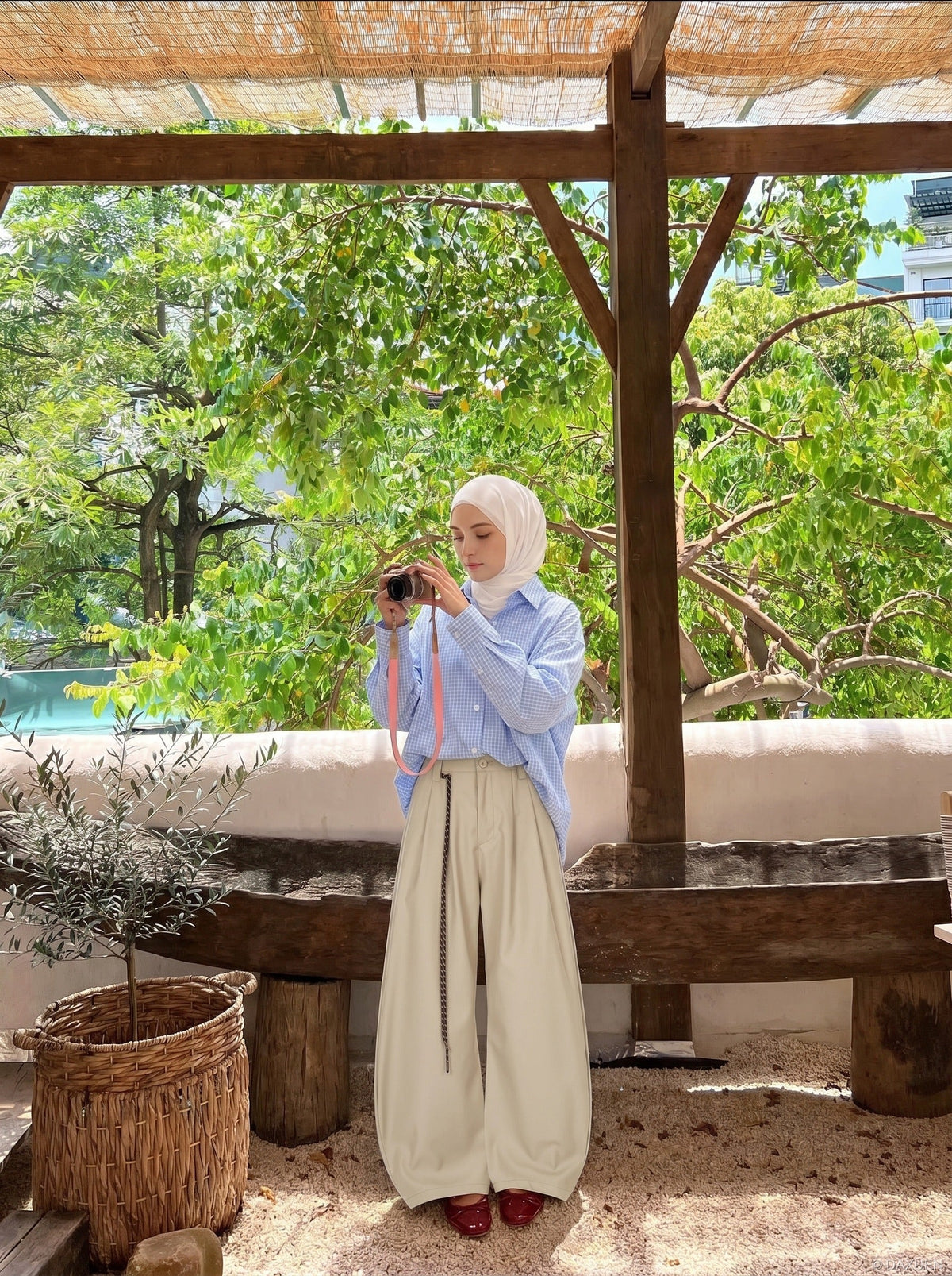 DAXUEN Wide-leg trousers with balloon silhouette — model photo