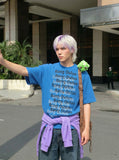 DAXUEN Black and blue Bang Ouluo graphic short-sleeved T-shirt — model photo