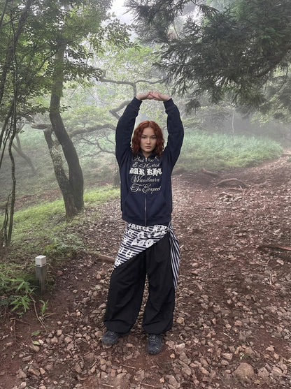 DAXUEN Bastiar K graphic full-zip hooded sweatshirt — model photo