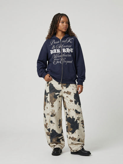 DAXUEN Bastiar K graphic full-zip hooded sweatshirt — model photo