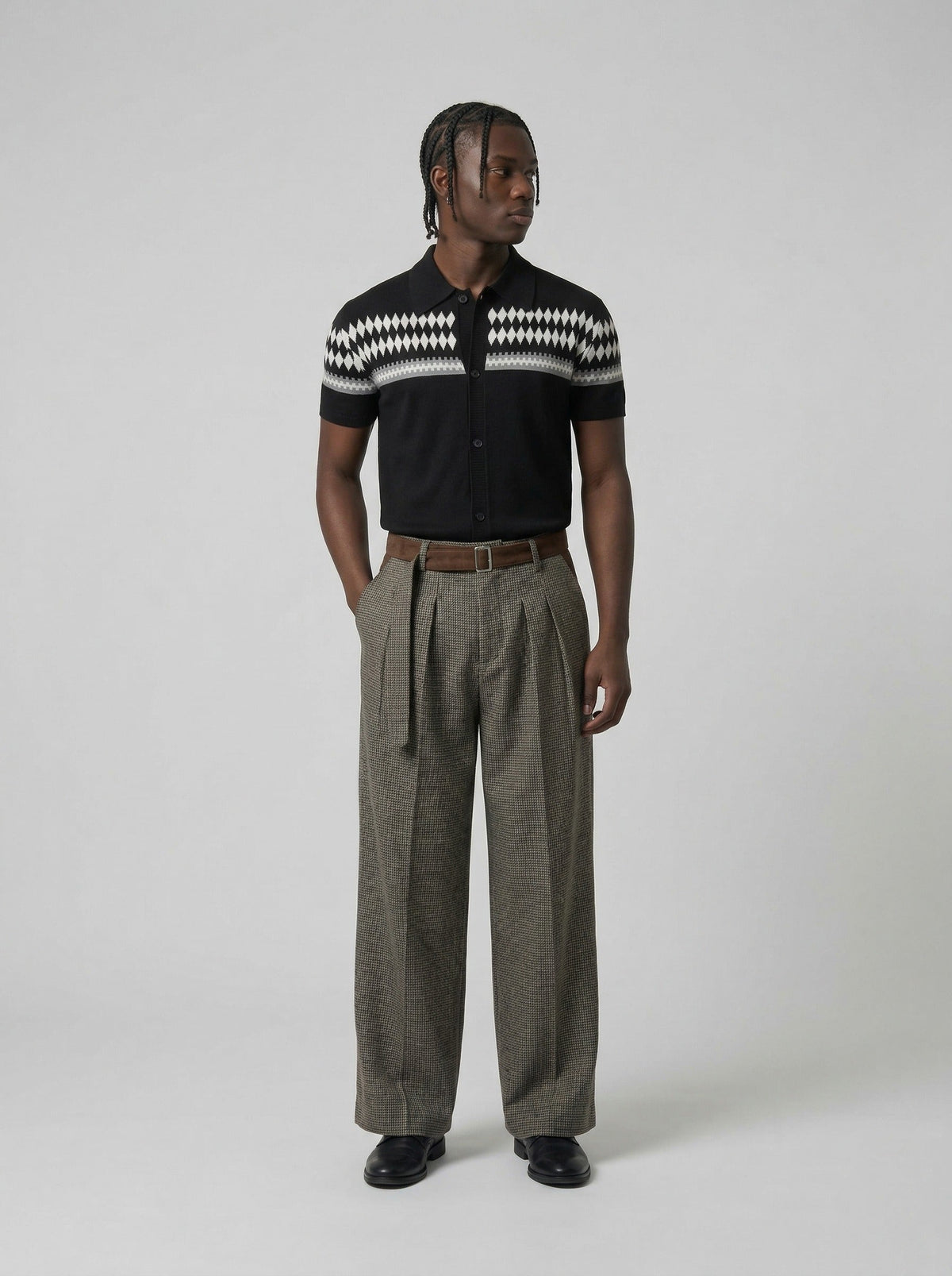 DAXUEN Black diamond jacquard short-sleeved polo shirt — model photo