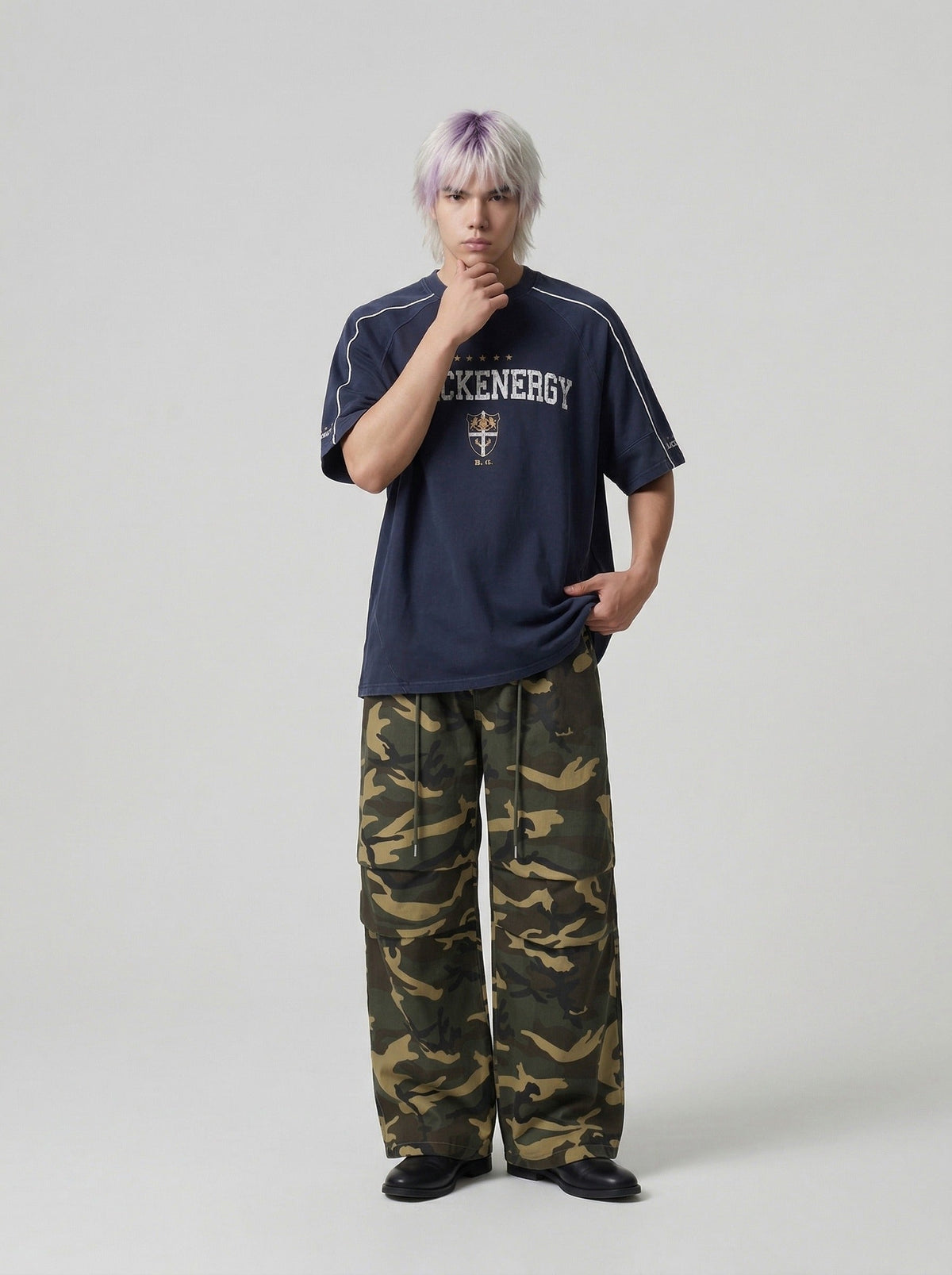 DAXUEN BLACKENERGY oversized short-sleeved t-shirt — model photo