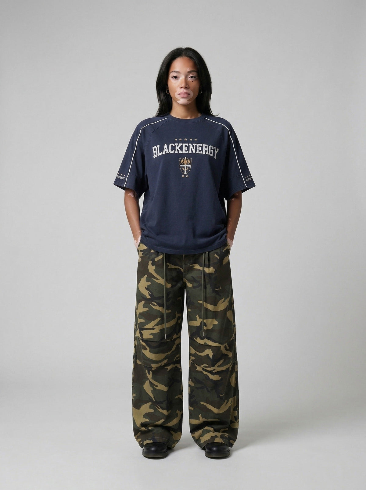 DAXUEN BLACKENERGY oversized short-sleeved t-shirt — model photo