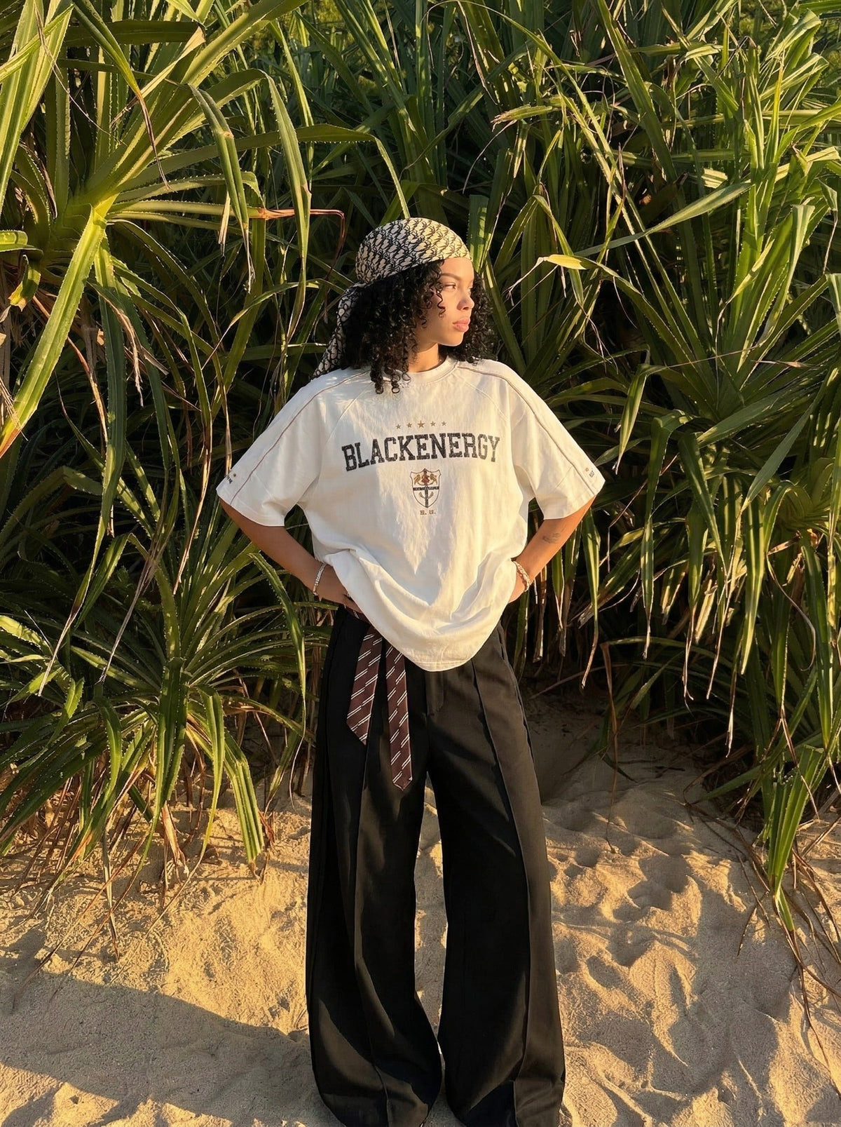 DAXUEN Oversized BLACKENERGY graphic t-shirt — model photo