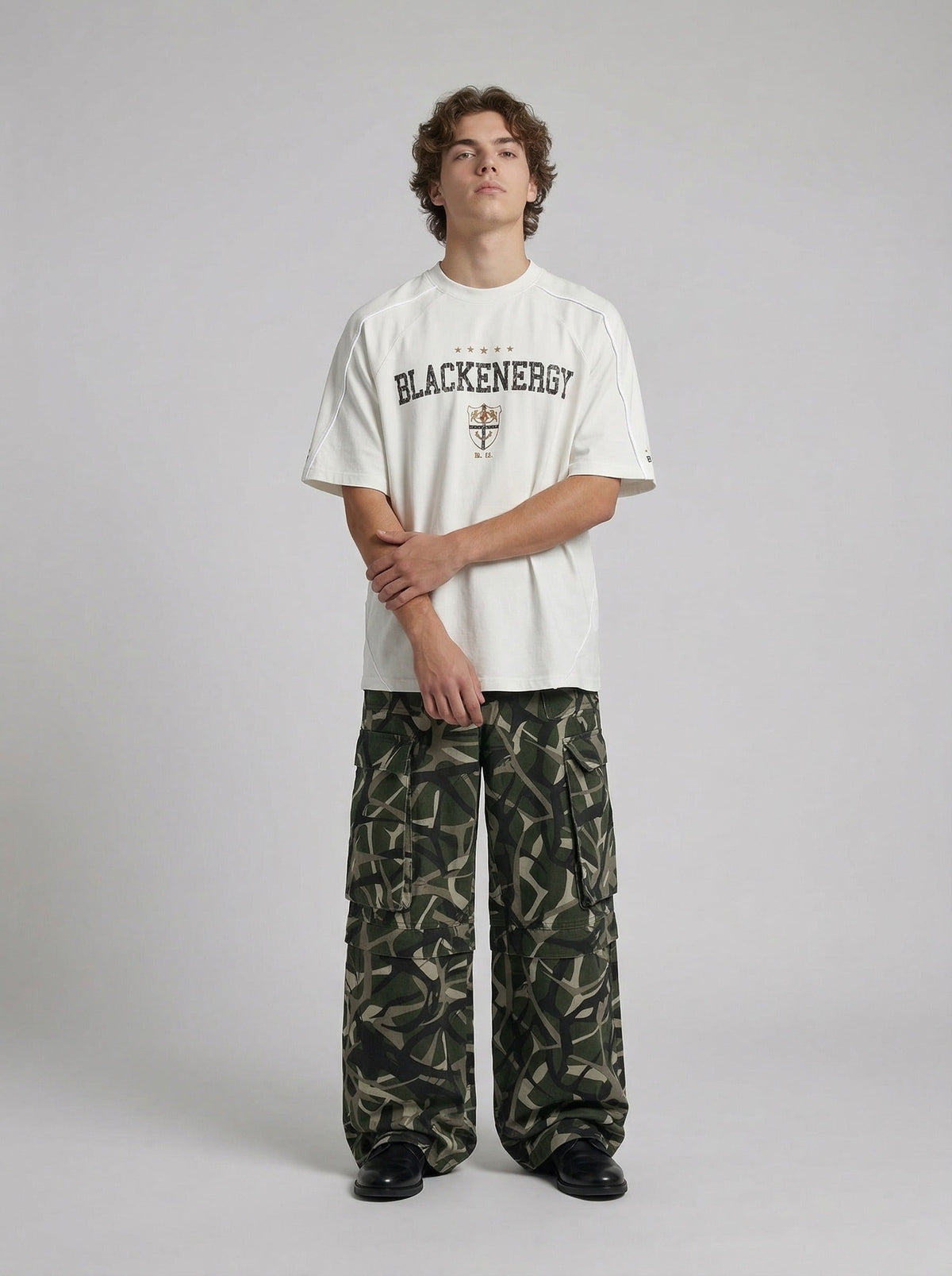DAXUEN Oversized BLACKENERGY graphic t-shirt — model photo