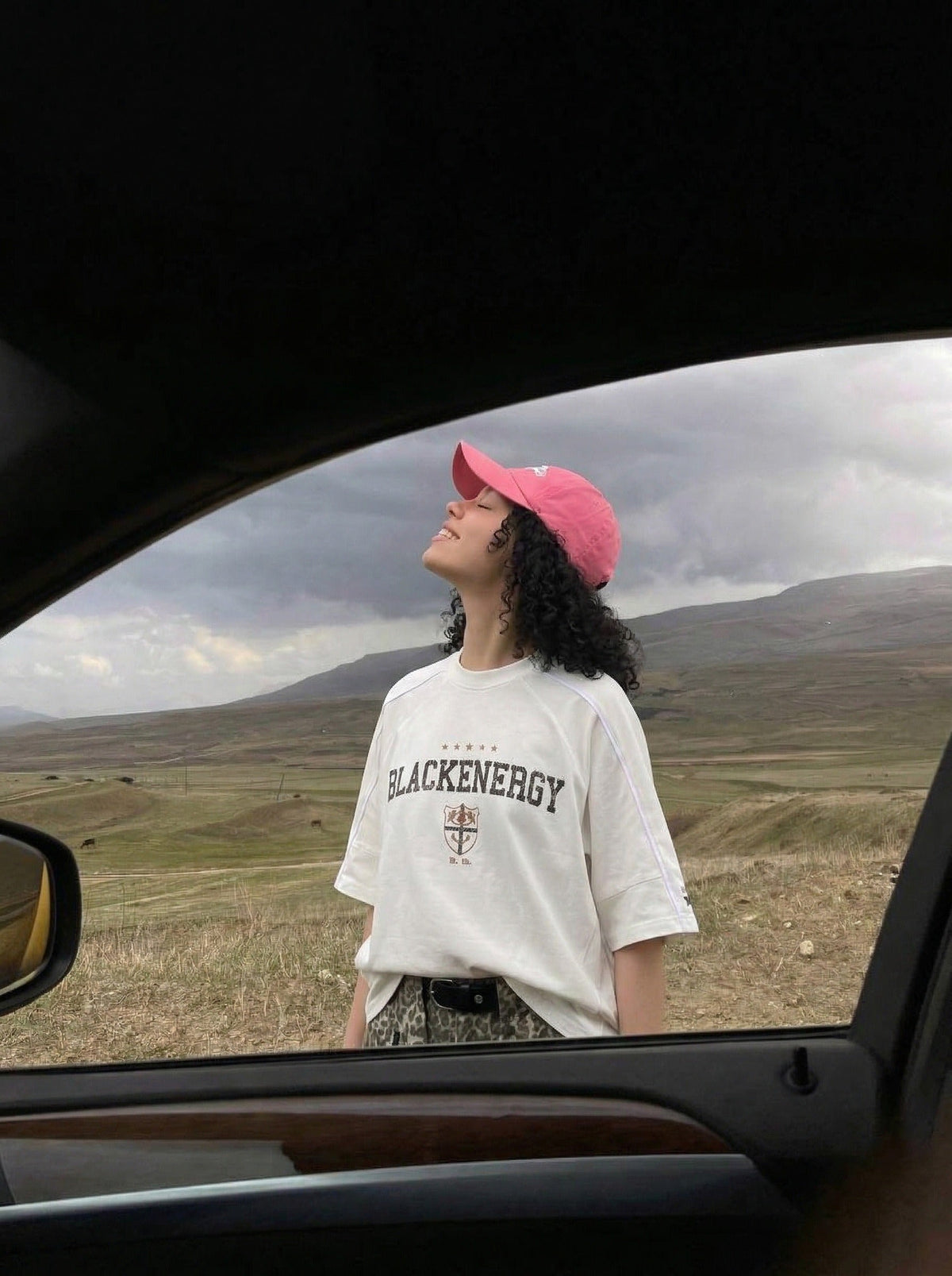DAXUEN Oversized BLACKENERGY graphic t-shirt — model photo