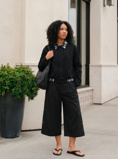 DAXUEN Black wide-leg cropped trousers with pleats and studs — model photo