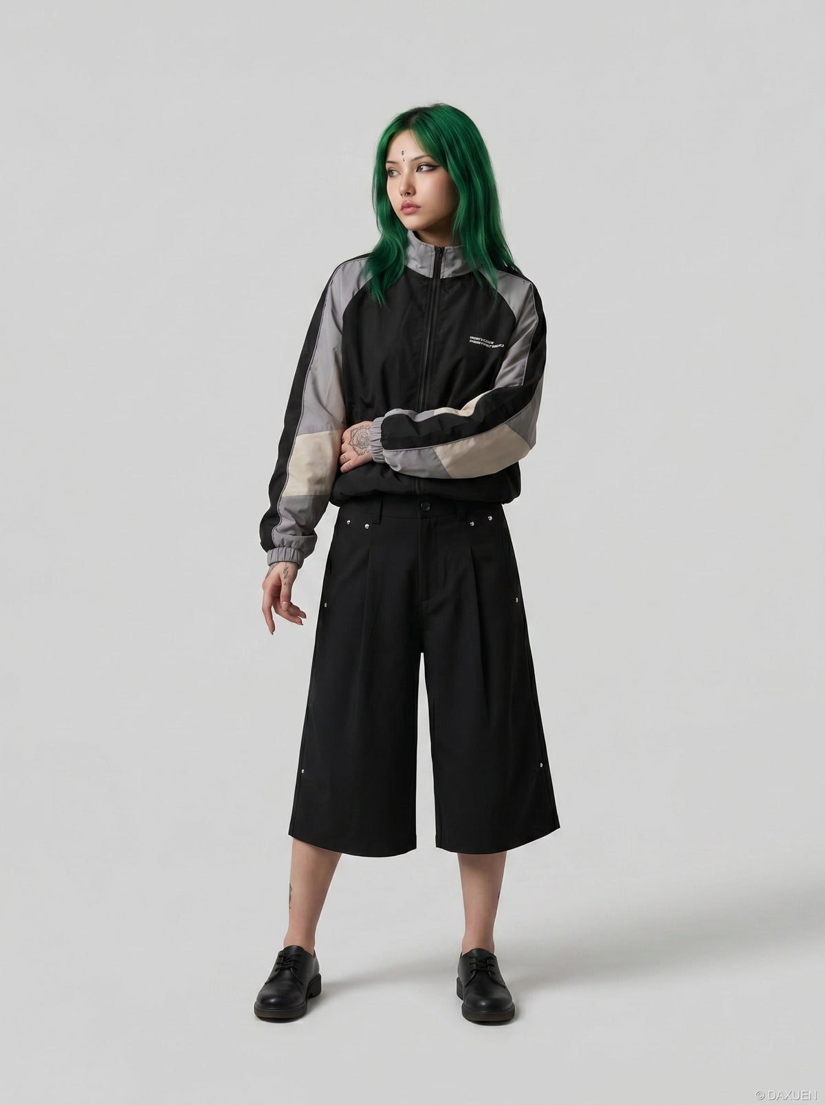 DAXUEN Black wide-leg cropped trousers with pleats and studs — model photo