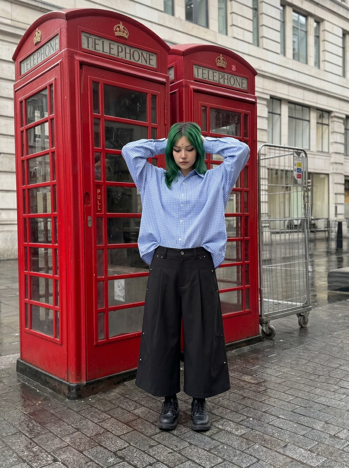 DAXUEN Black wide-leg cropped trousers with pleats and studs — model photo