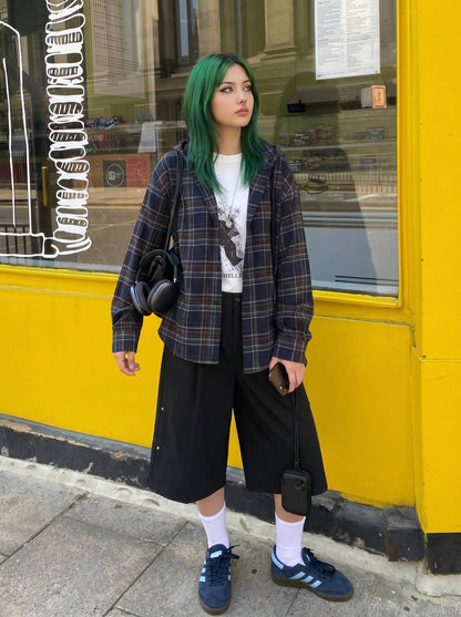DAXUEN Black wide-leg cropped trousers with pleats and studs — model photo