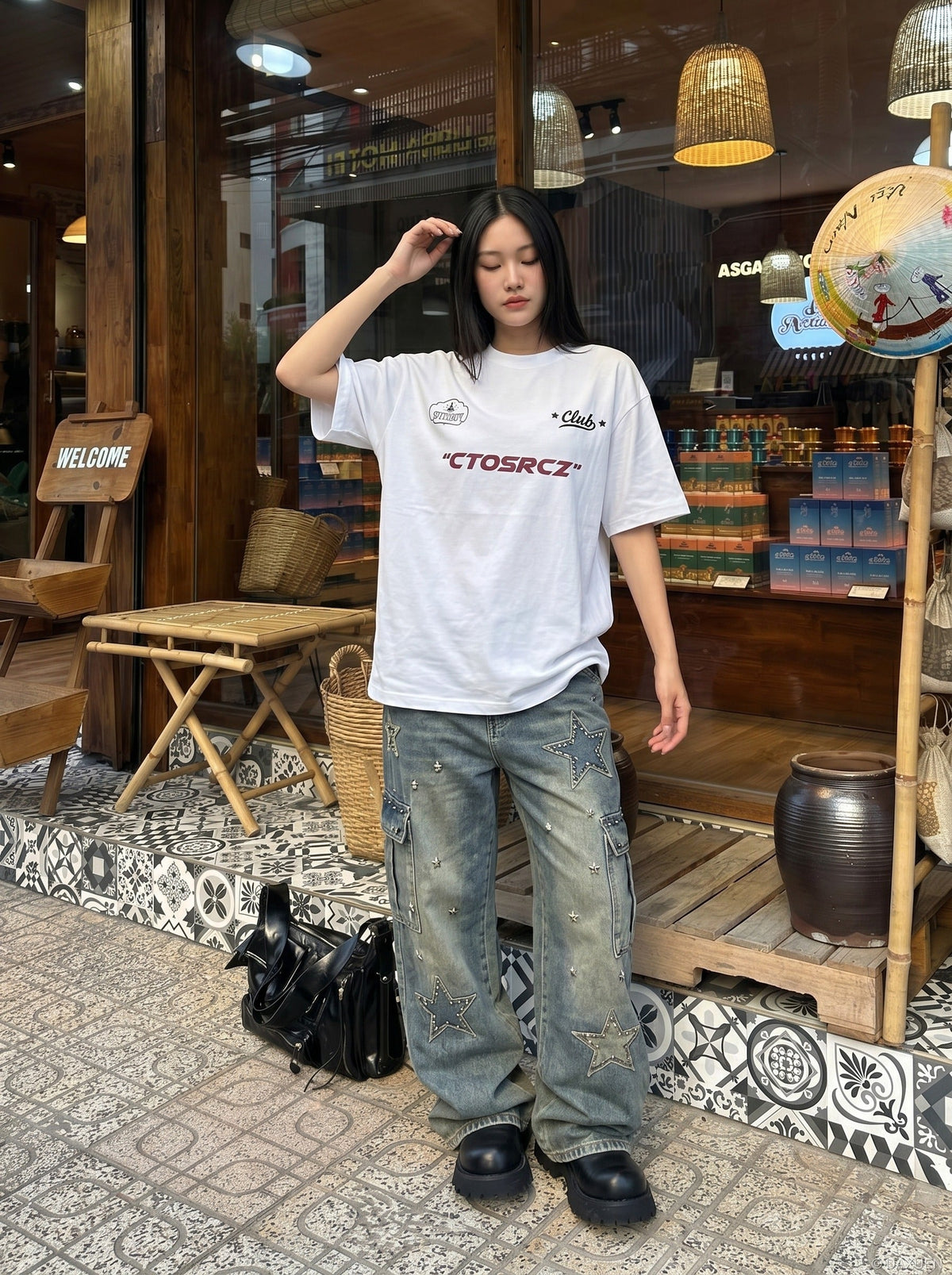 DAXUEN white oversized cloud graphic tee — model photo