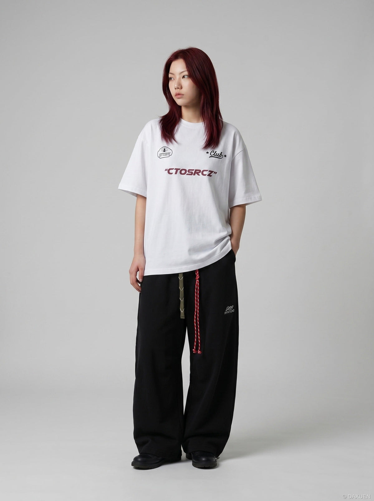 DAXUEN white oversized cloud graphic tee — model photo
