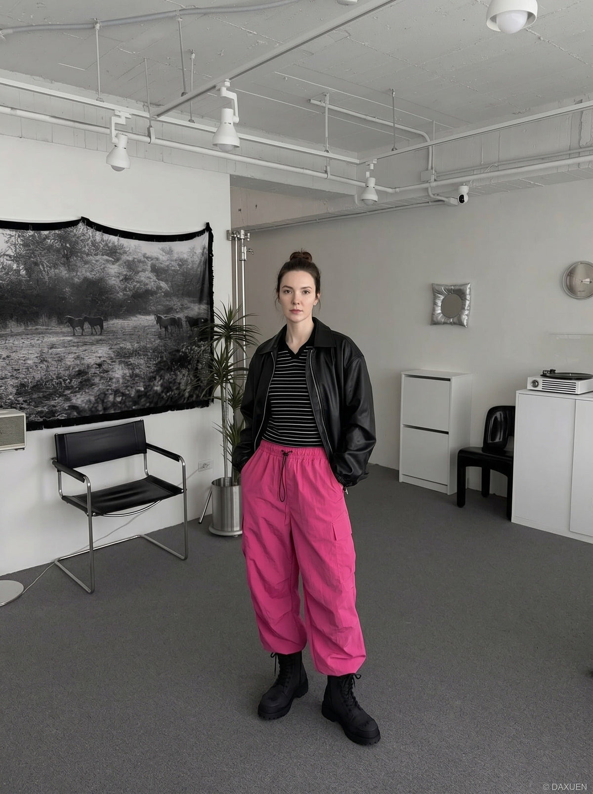 DAXUEN black wide-leg trousers with bold emblem — model photo