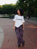 DAXUEN solid colour short-sleeve t-shirt with geometric emblem — model photo